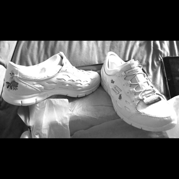 skechers divine bloom